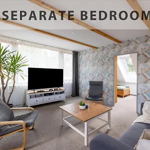 Vousata Dama - Ps3 - Parking Free Apartment